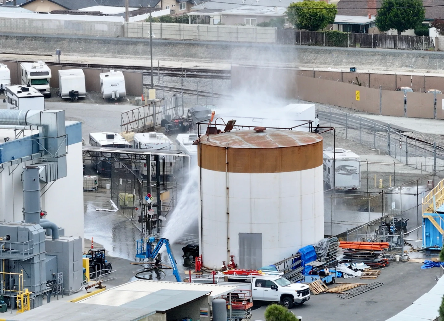 Hazardous Chemical Tank at GKN Aerospace Facility Leaks; 40,000 Evacuated in Southern California