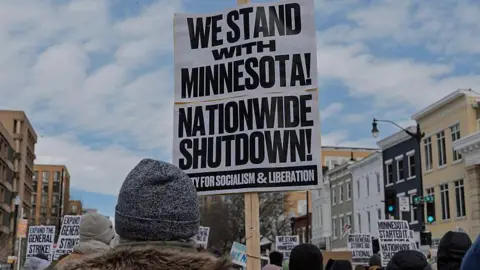 Negotiations Heat Up to Prevent US Government Shutdown Following Minneapolis Shooting
