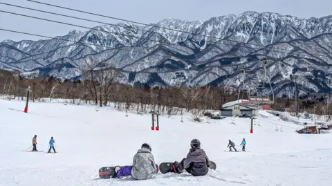 Tragic Accident: Australian Woman Dies in Ski Lift Incident in Japan