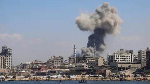 UN Official Calls Situation in Gaza 'Cataclysmic' as Israeli Forces Advance