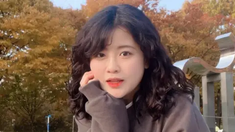 Tragic Loss: Baek Se-hee, Author of 'I Want to Die But I Want To Eat Tteokbokki', Passes Away at 35