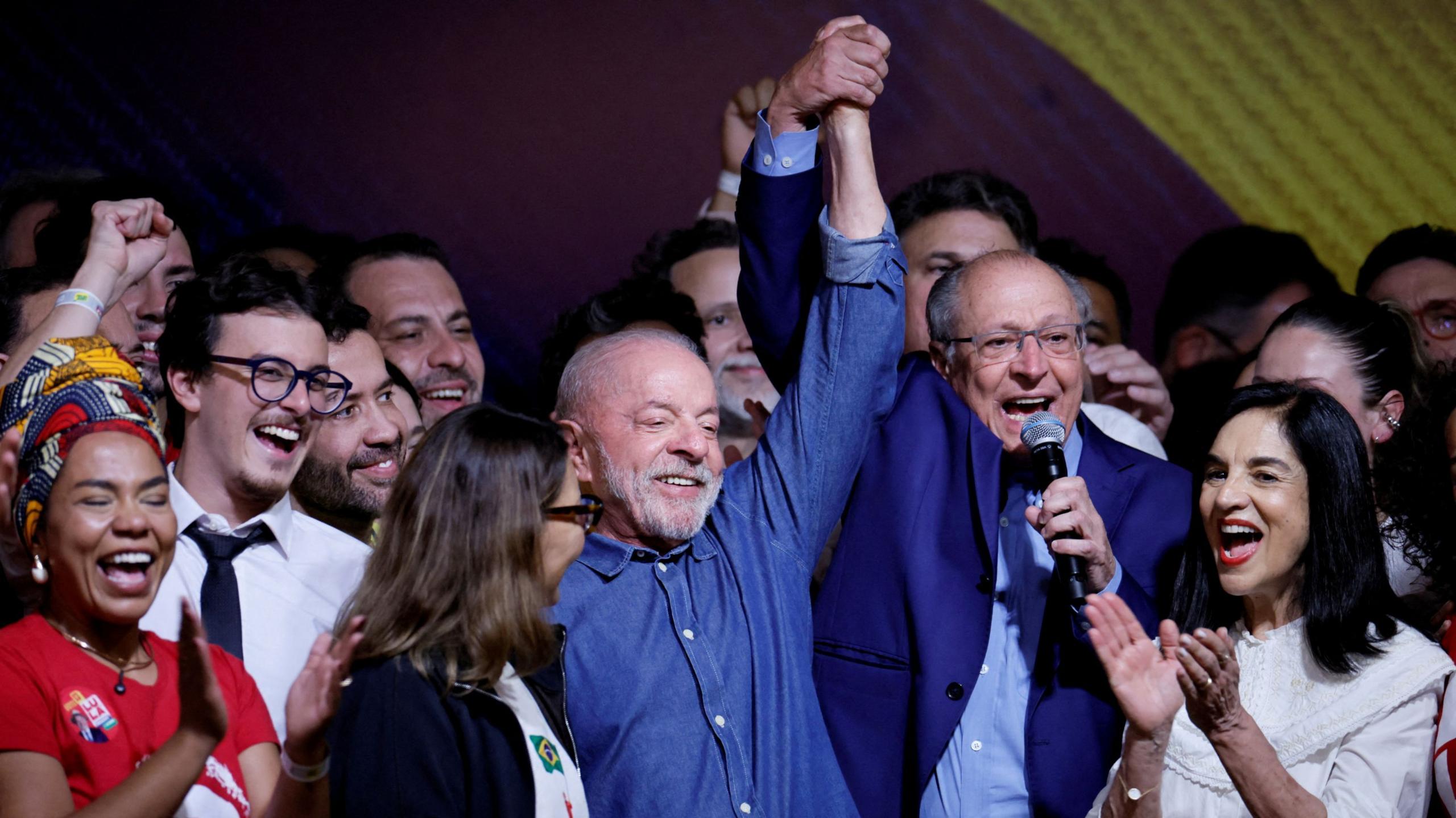 Lula giving victory speech