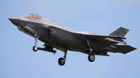 Trump Calls on Turkey to Halt Russian Oil Imports Amid F-35 Negotiations