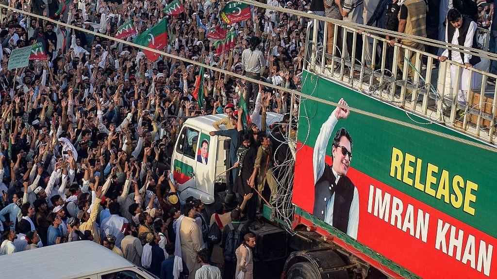 Massive Protest Marches Toward Islamabad to Demand Release of Imran Khan